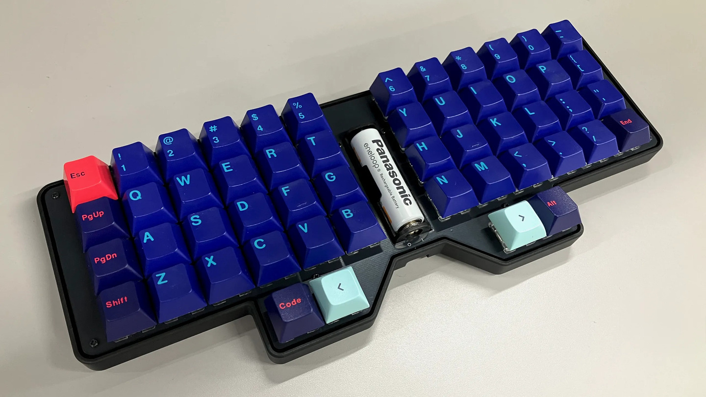 Picture of a Vespa, showing its ortholinear layout and unibody design